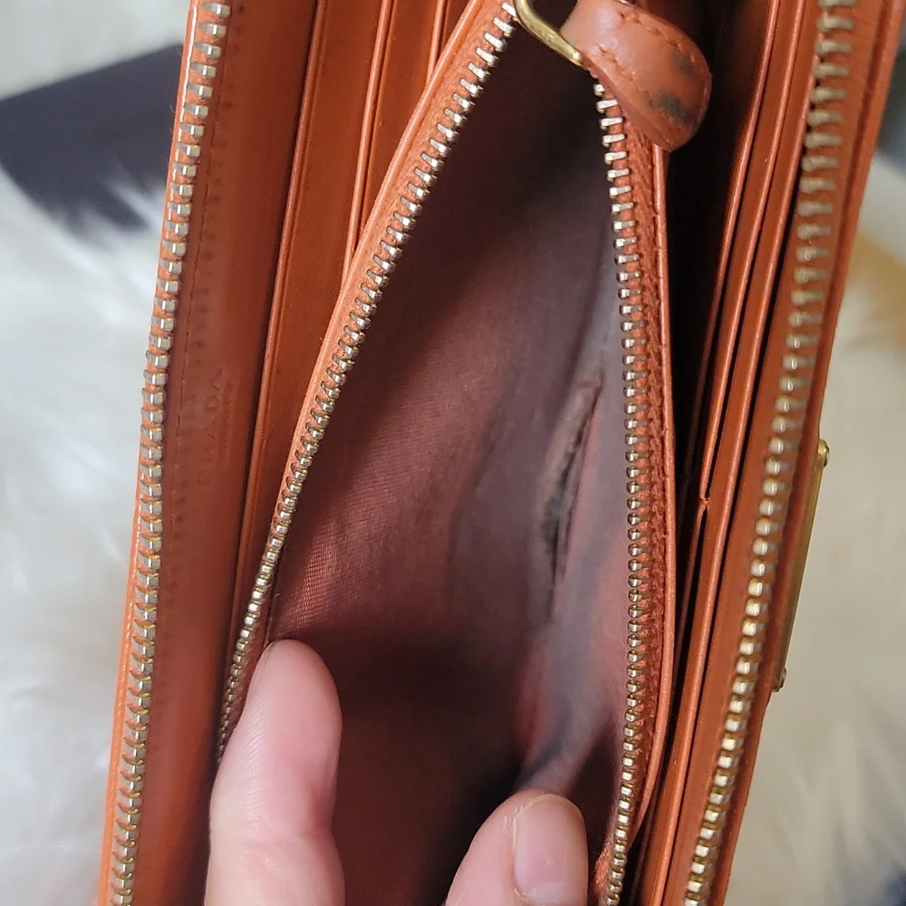 PRADA - Picture 11 of 17